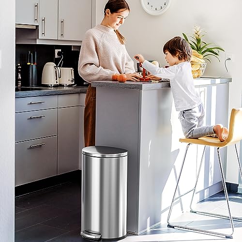 4.2 Gallon Plastic Slim Garbage Bin with Handles I24848